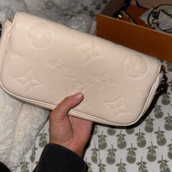 Authentic Louis Vuitton ivy wallet on chain in cream - Picture 7 of 10